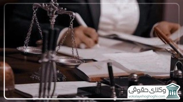ویژگی های بهترین وکیل زن در ایران